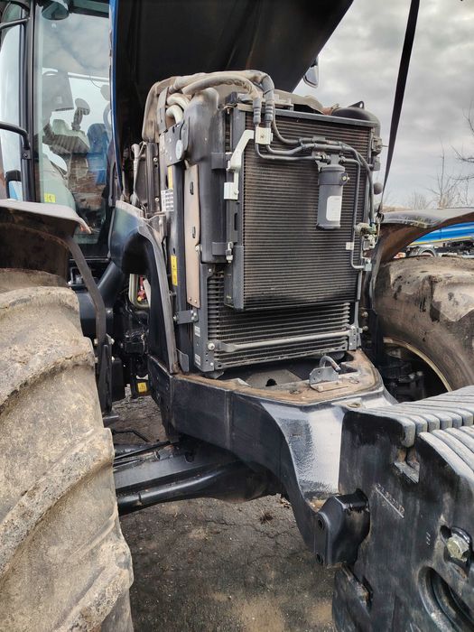 трактор New Holland 7070