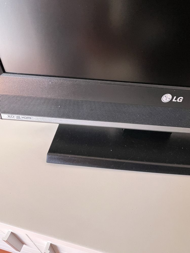 Dois monitores iguais, LG usado, preto