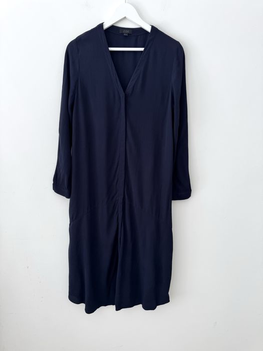 COS koszulowa sukienka midi Klasyka Minimalizm