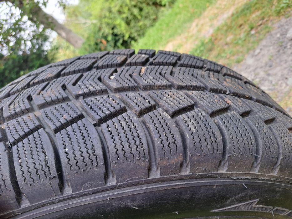 Opony ZIMOWE 235/70R16  bardzo dużo bieżnika, rok opon 4x 2022