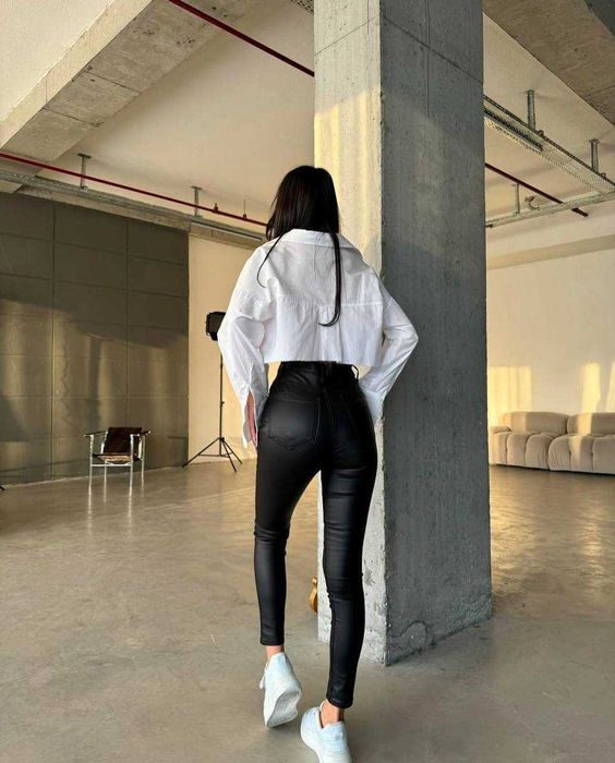 Жіночі теплі шкіряні штани скіні на флісі утеплені брюки кожані