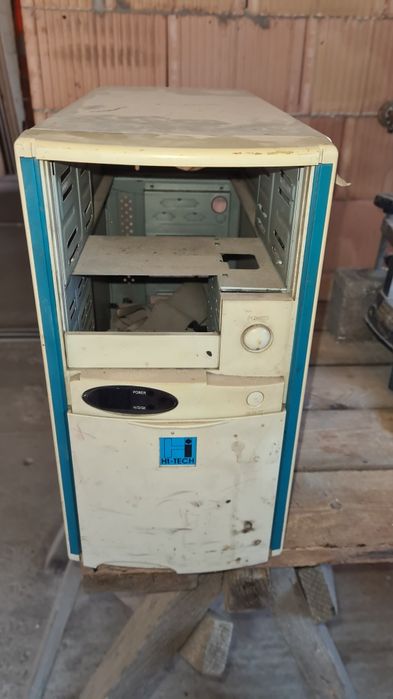 Obudowa Obudowy AT+ 3 napędy CD-ROM