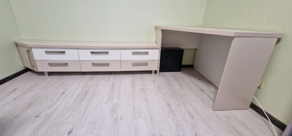 Продам тумбу і стіл