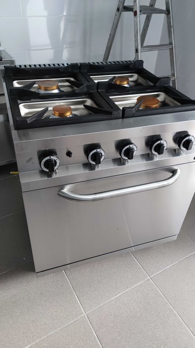 Fogão a gás 4 queimadores + forno industrial para restaurante