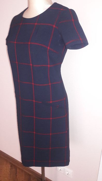 Платье классического, делового стиля из плотной трикотажной ткани