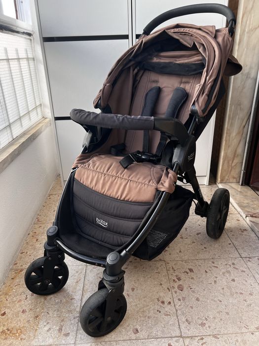 Carrinho de passeio Britax Römer B-Agile 4 (c/ capa da chuva)