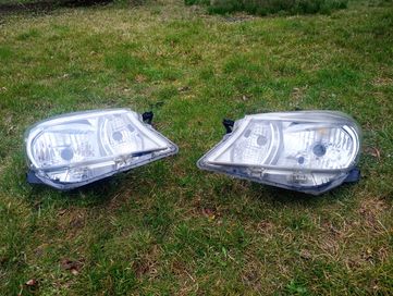 Lampa lewa, lampa prawa przód Toyota Yaris III oryginał, stan bd