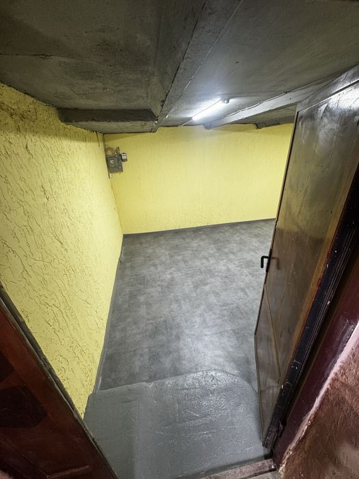 Продам два приміщення +діючий бізнес в центрі міста