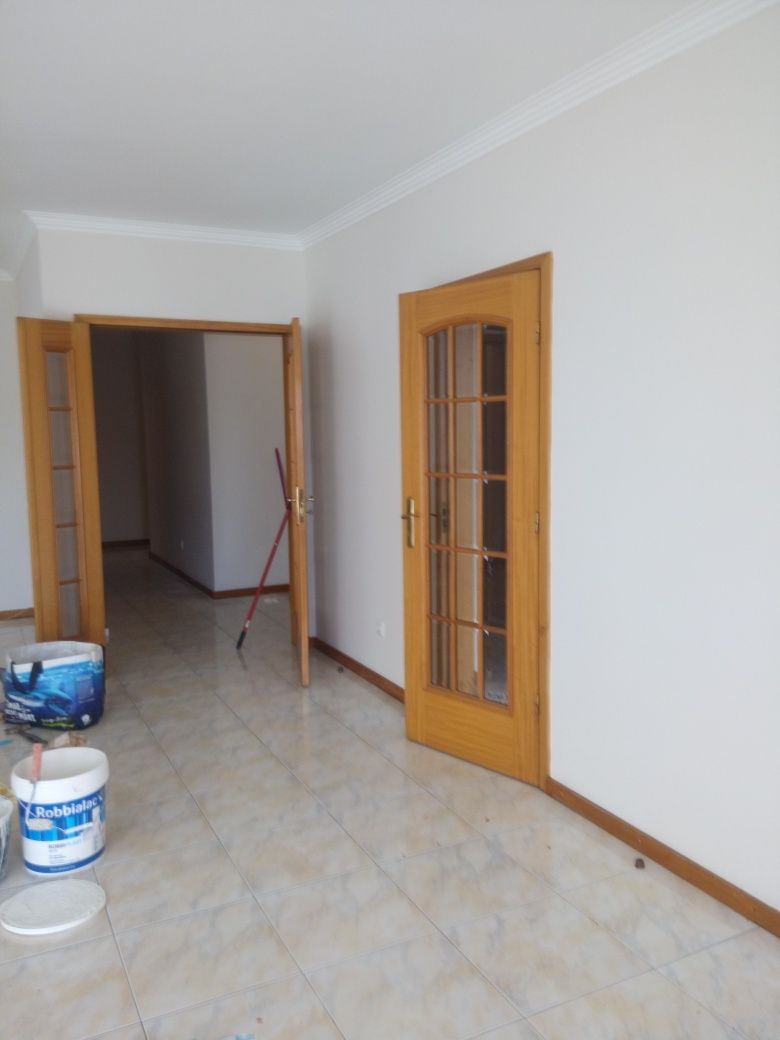 Pinto apartamentos  colocação de papel de parede pinturas Pladur