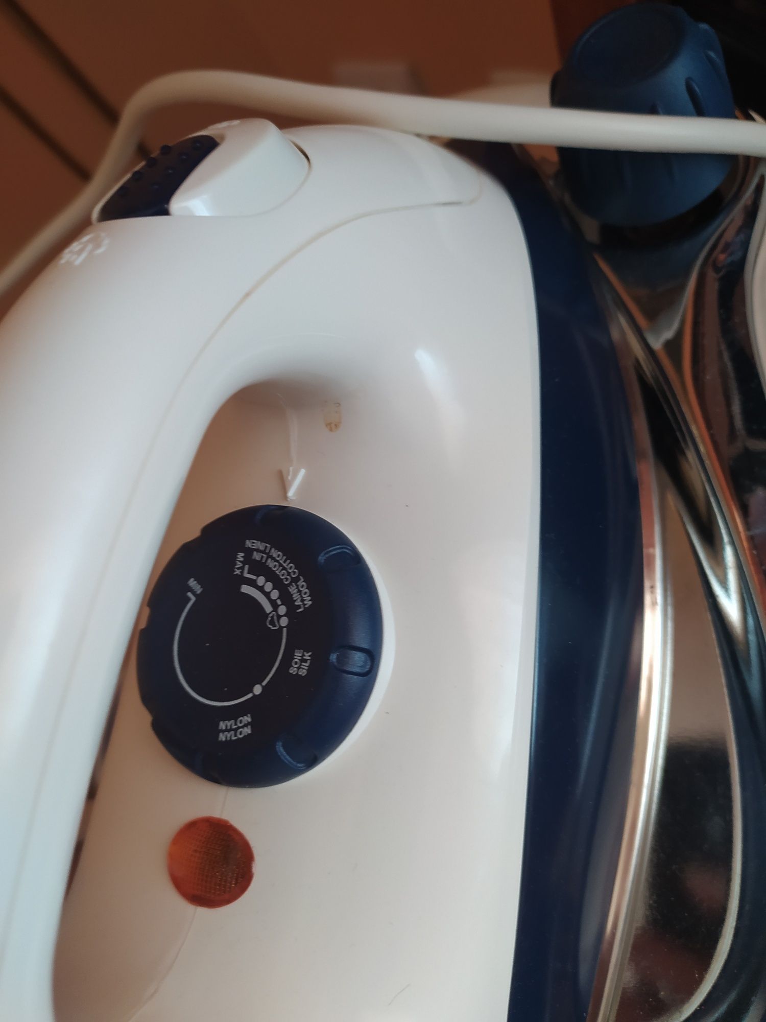 Праска Philips з парогенератором,GC6104.