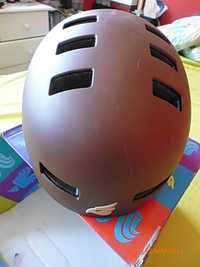 Kask dziecięcy orzech Bluegrass Super Bold(hulajnoga) roz.51-55