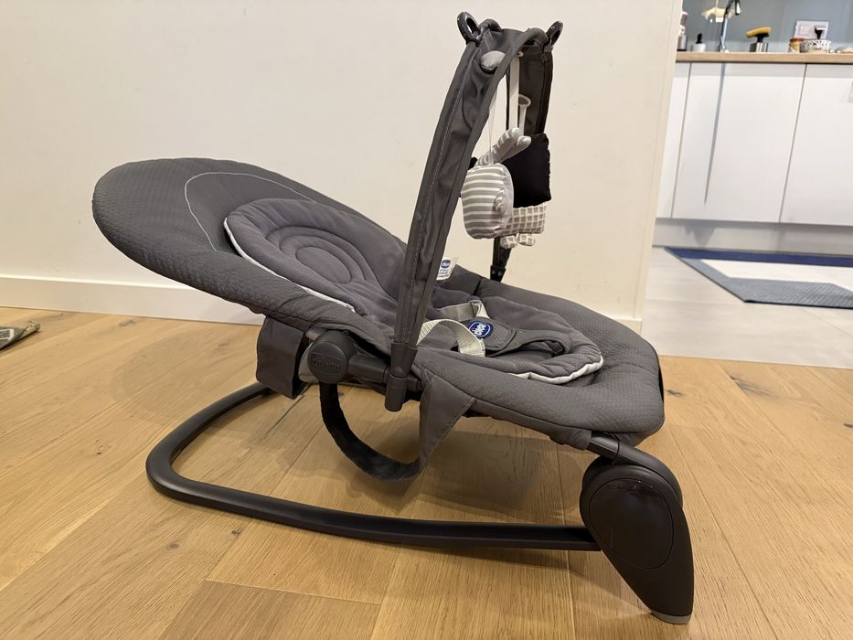 Bujaczek leżaczek Chicco Hoopla szary do 18kg