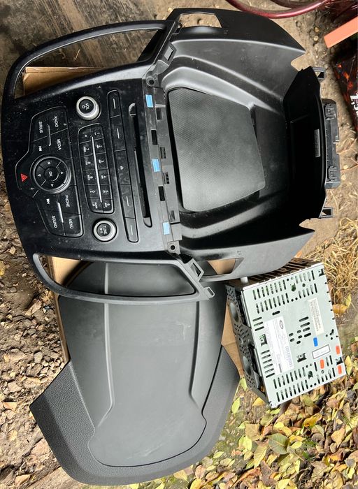 Штатна магнітола Форд Ескейп 2017