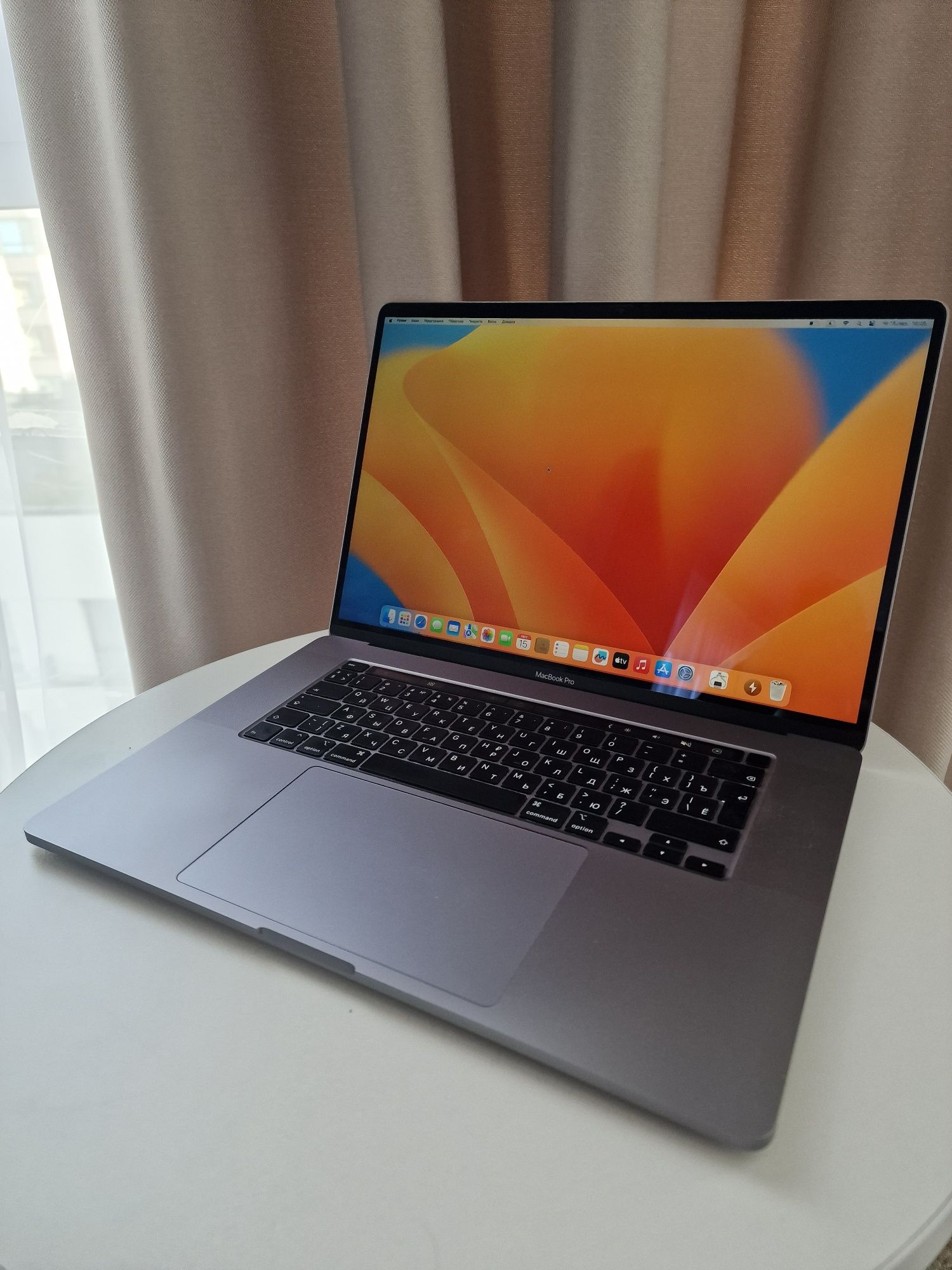 MacBook Pro16 2019 i7-2.6GHz 6-Core, 16/512  Radeon 5300M,