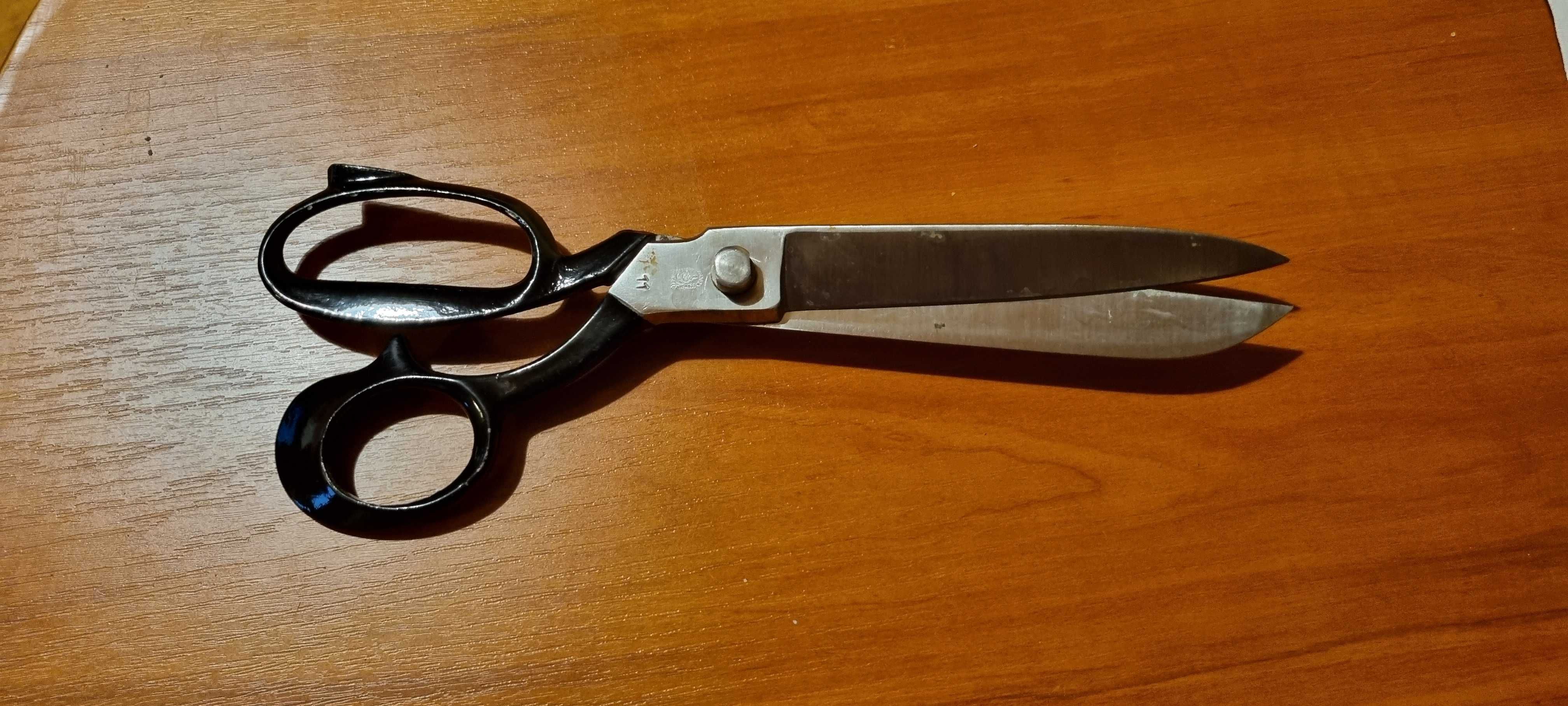 Vintage żelazne nożyczki Solingen w bardzo dobrym stanie.