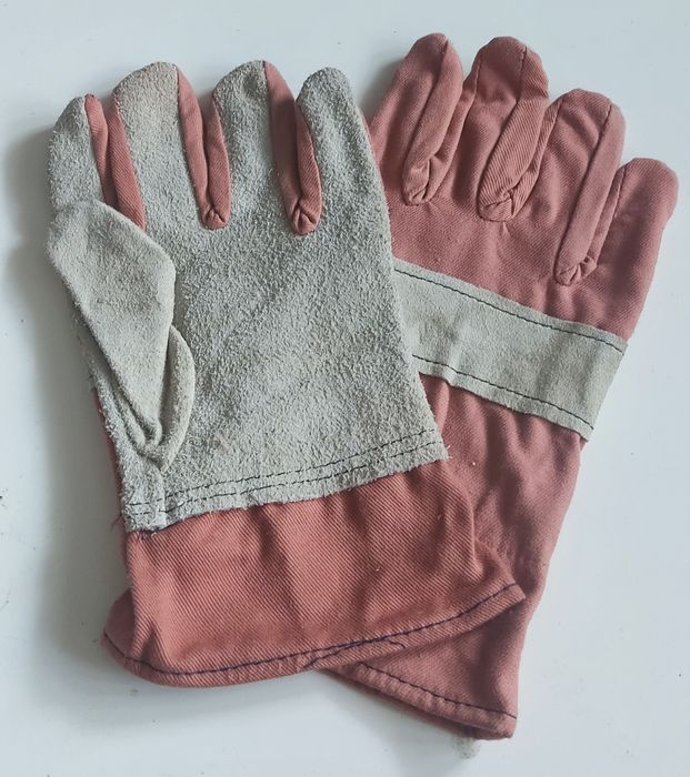 Rękawice robocze z czasów PRL ręcznie szyte