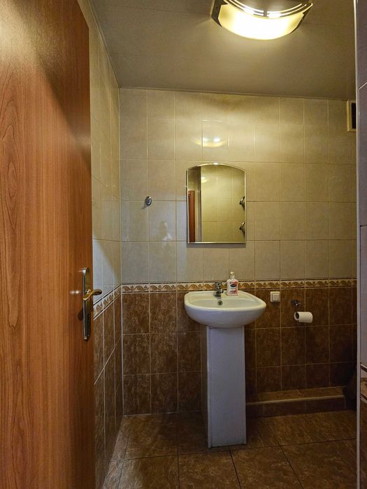 Продам 1 кім. квартиру-офіс на пр. Науки (Гагаріна), червона лінія.