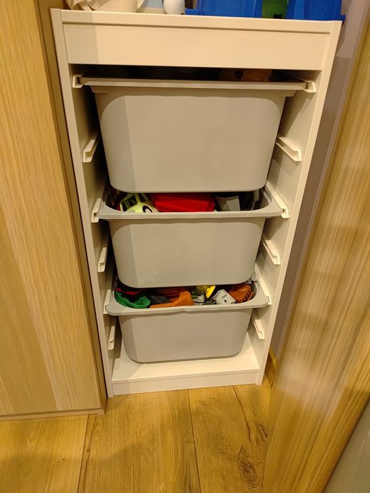Regał Trofast Biały Ikea + 3 szare pojemniki stan jak NOWY