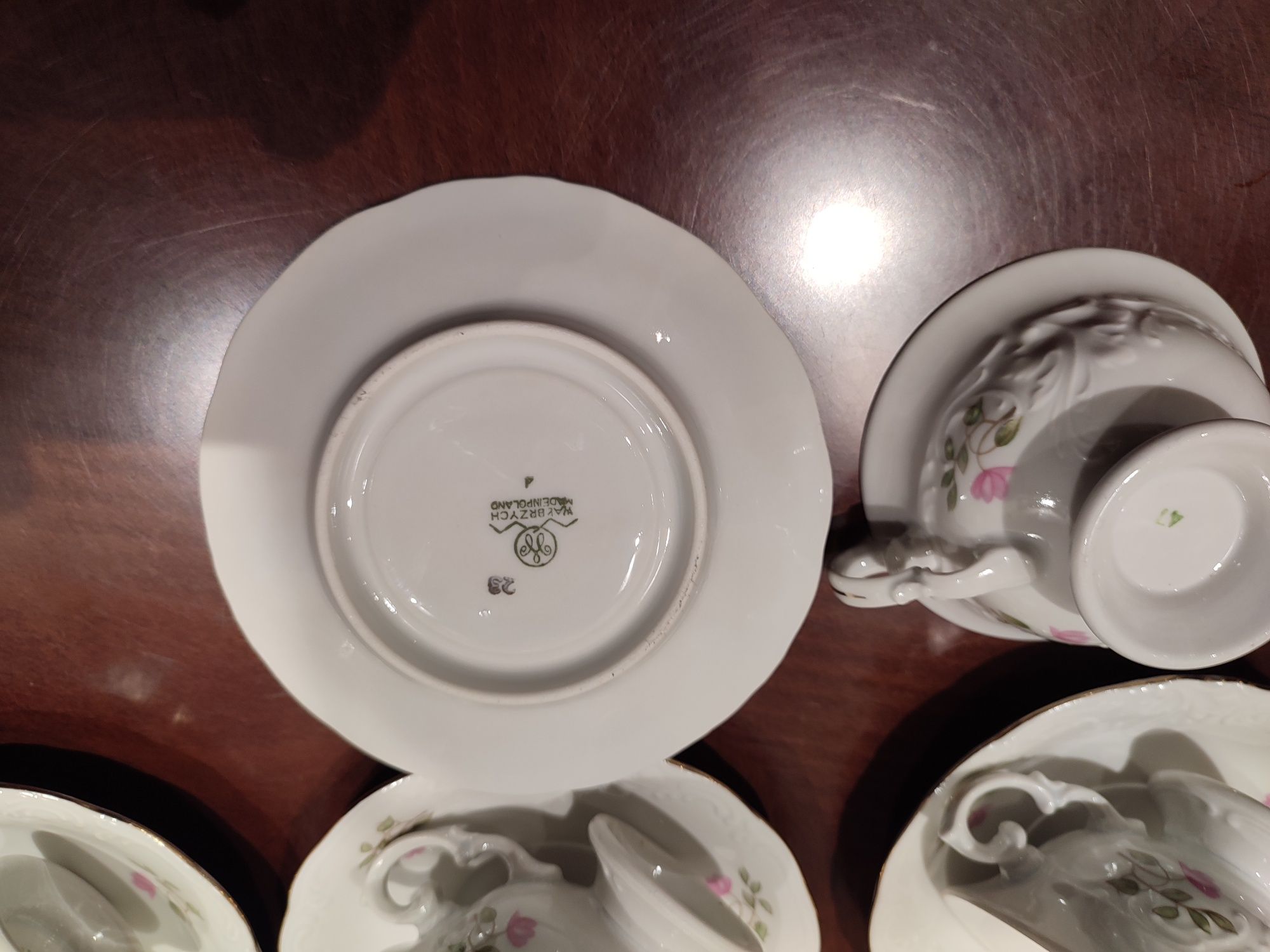 Śliczny stary zestaw sześciu filiżanek ze spodkami porcelana Wałbrzych