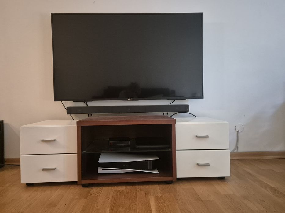 Meble do salonu- witryna, szafka RTV, stół, półka