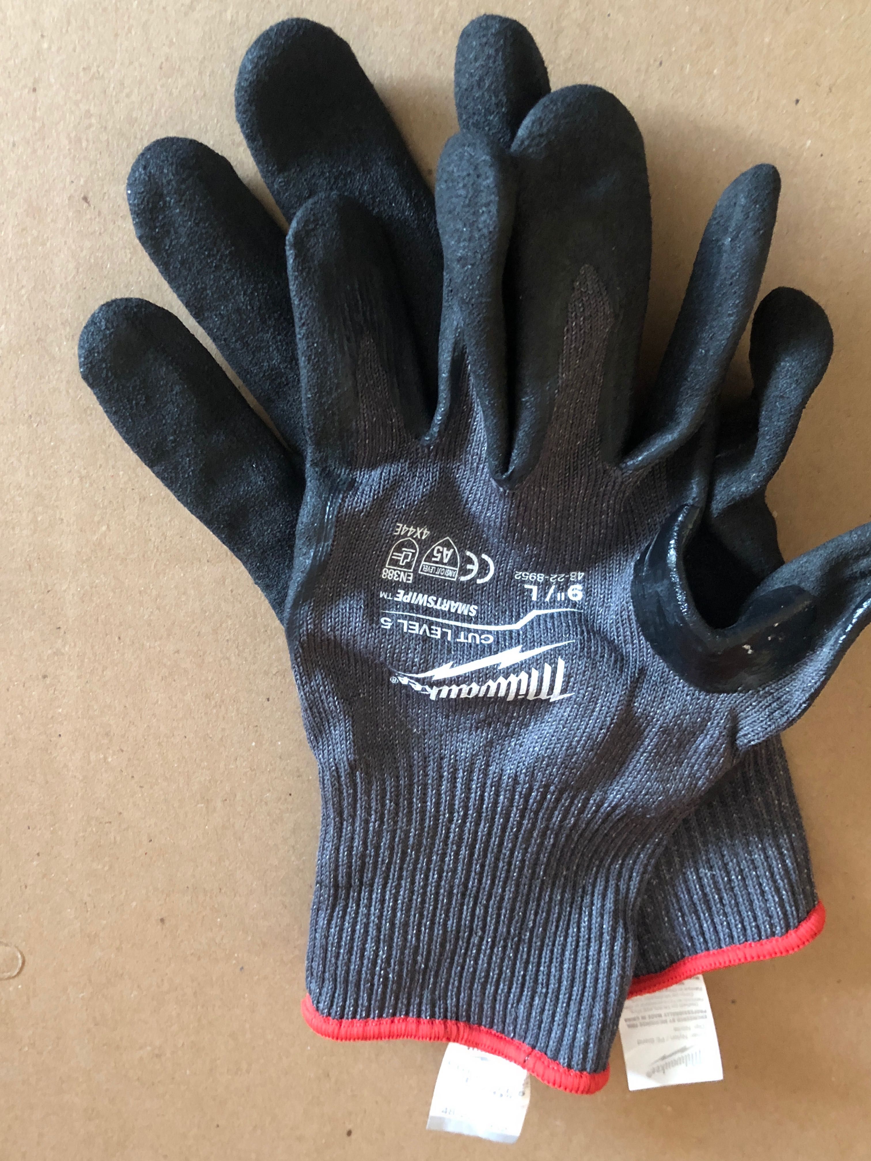 Перчатки, робочі рукавиці, нарукавники Milwaukee