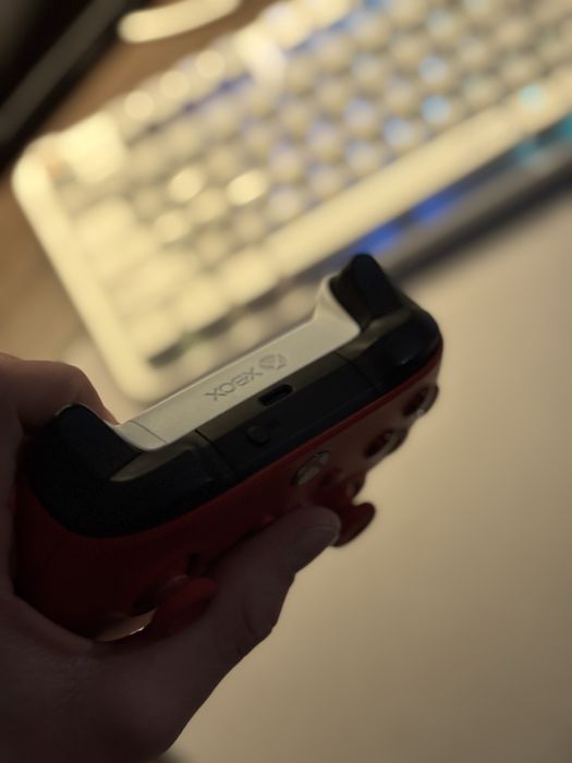 Czerwony pad do x box series s