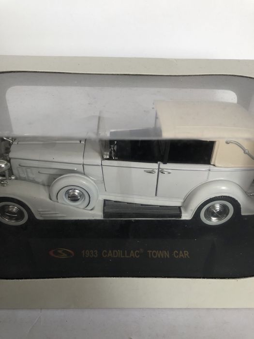 Cadillac Town Car escala 1:32