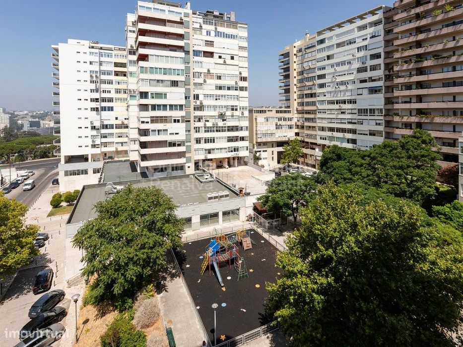 Apartamento T1 para arrendamento com móveis no Restelo