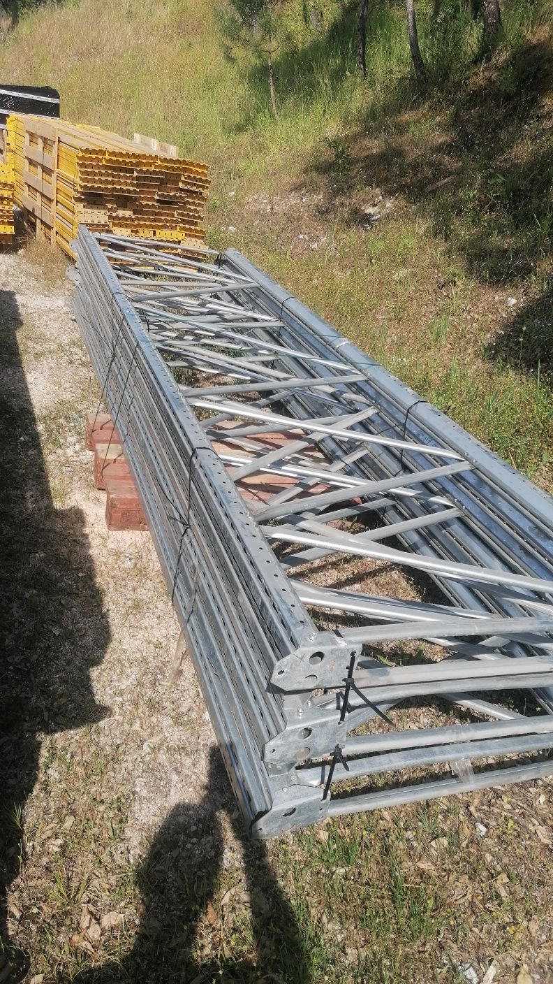 Racks, parteleiras industriais, estantes de armazém