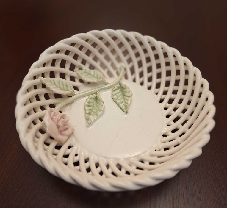 Stary koszyczek z porcelany