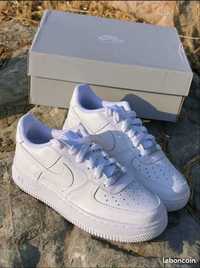 Nowy i oryginalny Nike Air Force 1 Low '07 White EU 42