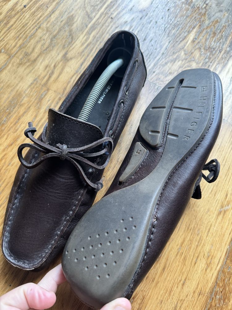 Sapato Tommy  Hilfiger 42 ( usado 1 vez )