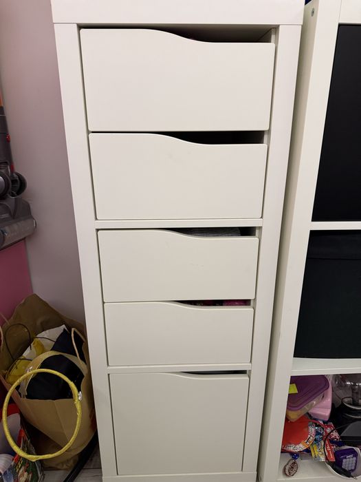 Kallax ikea slupek bialy 42/112. 4 szuflady i drzwiczki