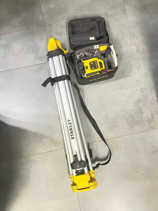 Laser rotacyjny Stanley samopoziomujący czerwony STHT77616 + statyw