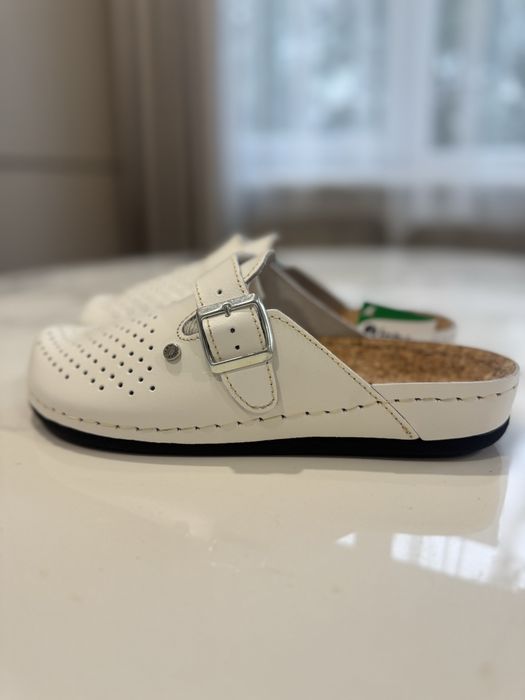 Шкіряні тапки Інблу.