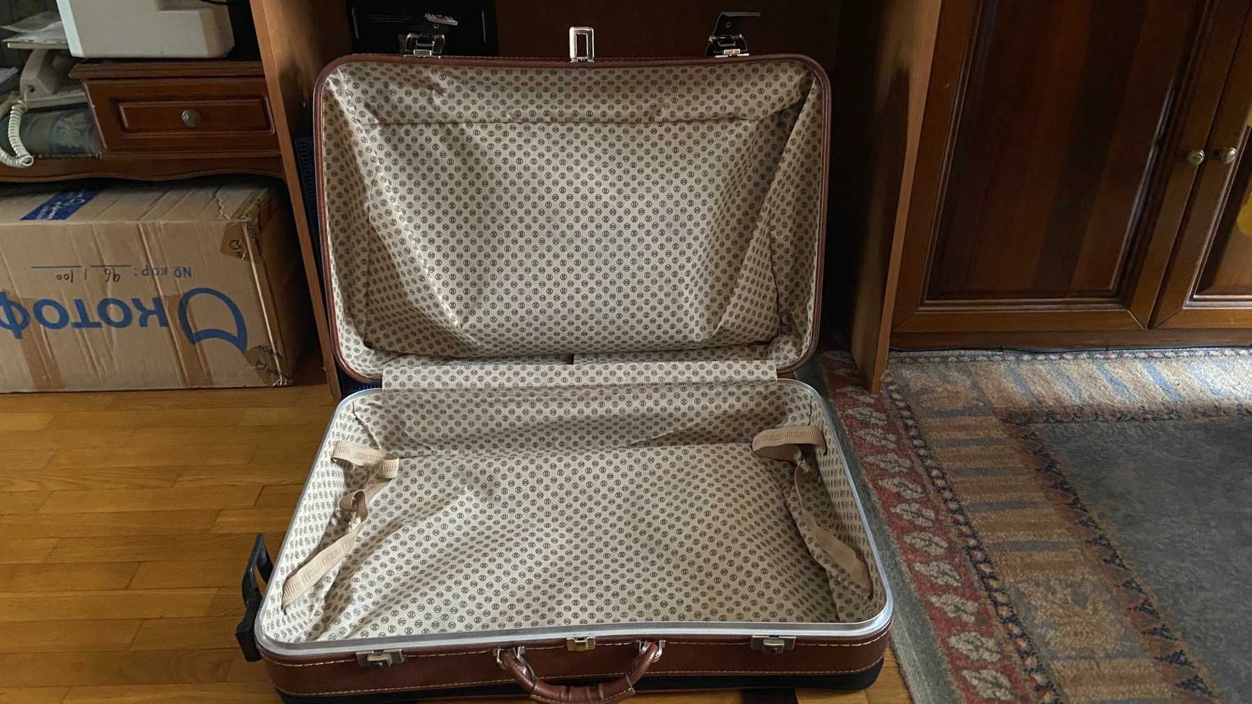 Б/у чемодан валіза для подорожі дорожня на колесах