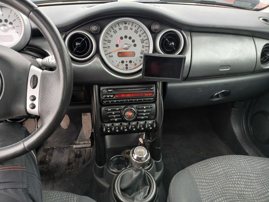 Mini Cooper 1,6 benzyna