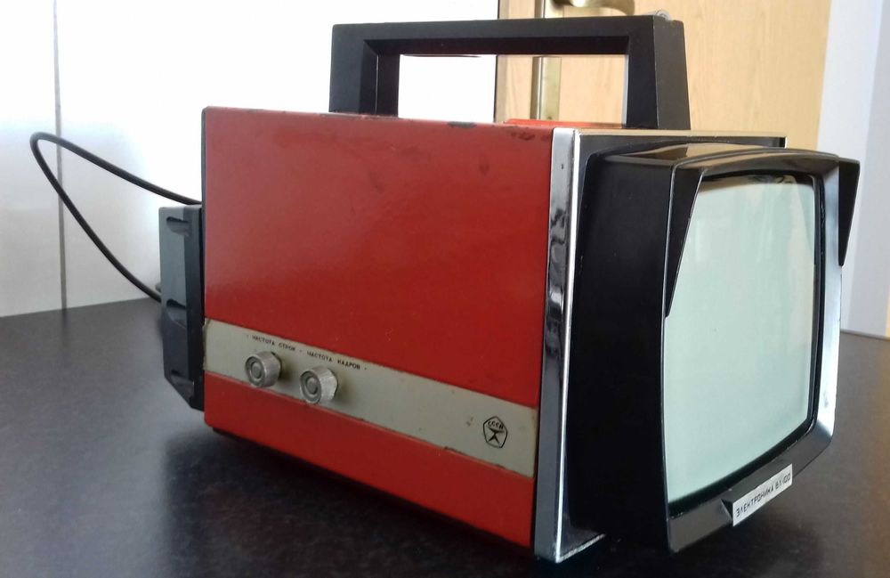 Telewizor Elektronika WL-100 z okresu PRL