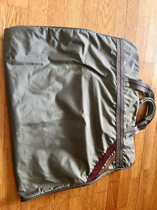 Porta fatos com 2 cabides