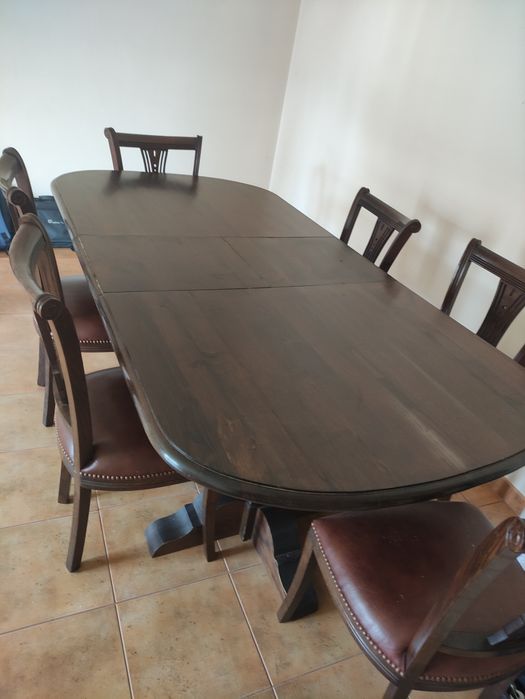 Mesa e cadeiras sala jantar