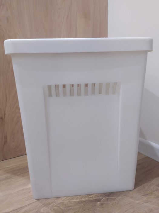 Kosz/pojemnik na pranie PRL biały sygnowany Z.T.S. "Erg" Tychy unikat