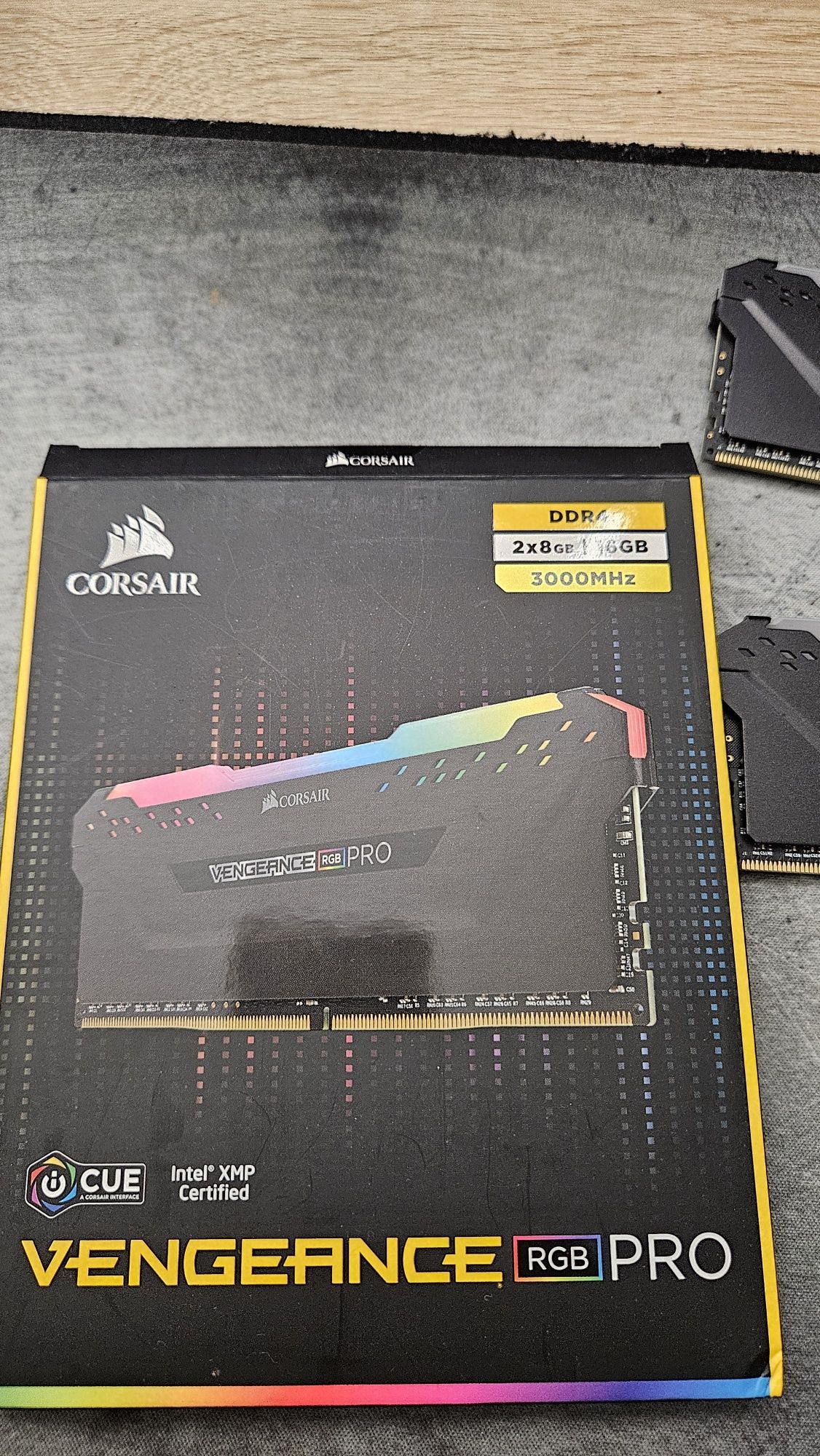 Pamięć RAM CORSAIR Vengeance Pro RGB 16GB DDR4 3000MHz