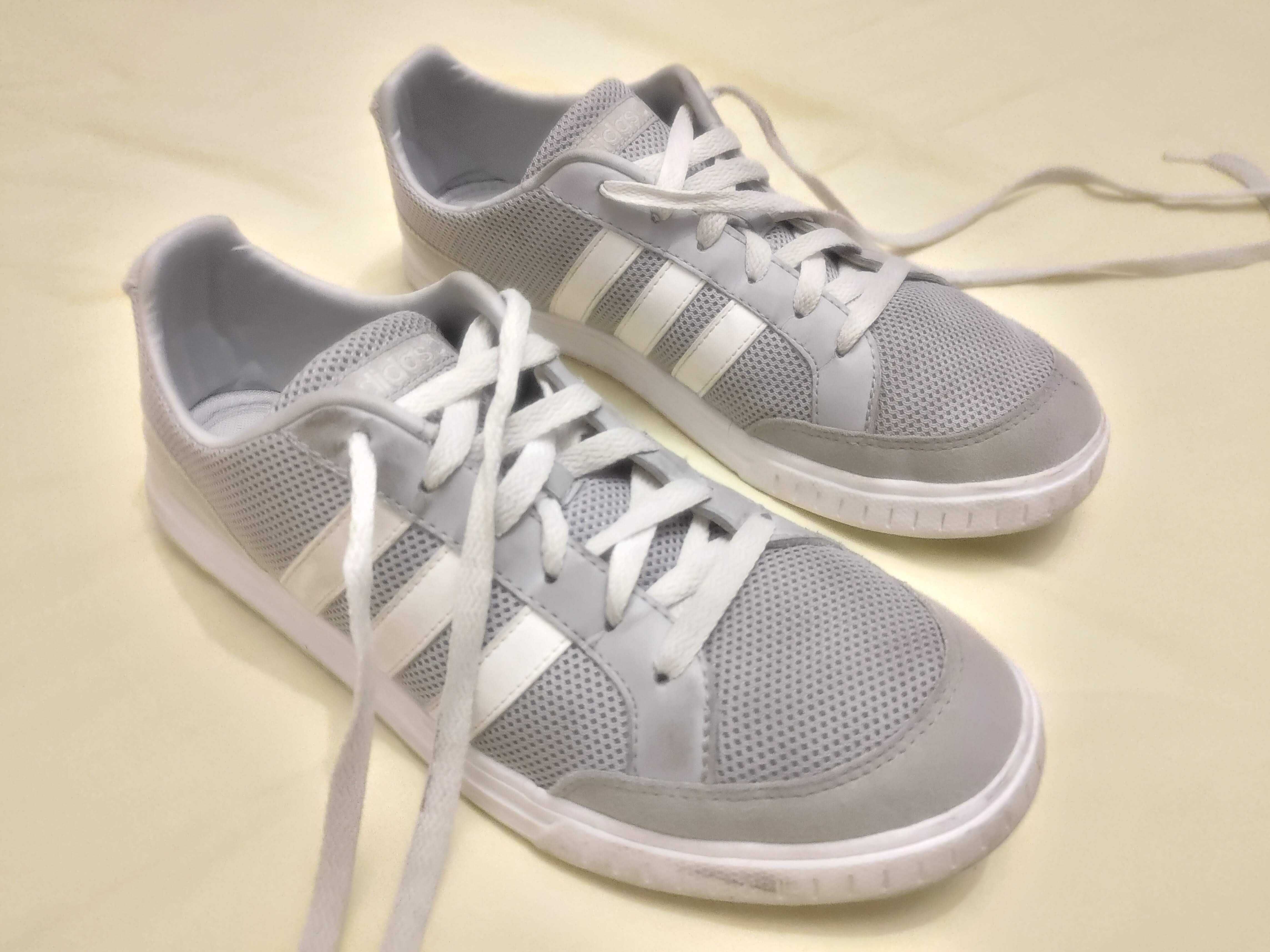 Adidas – Ténis de Desporto ou Casual – Cinzento e Branco (Original)