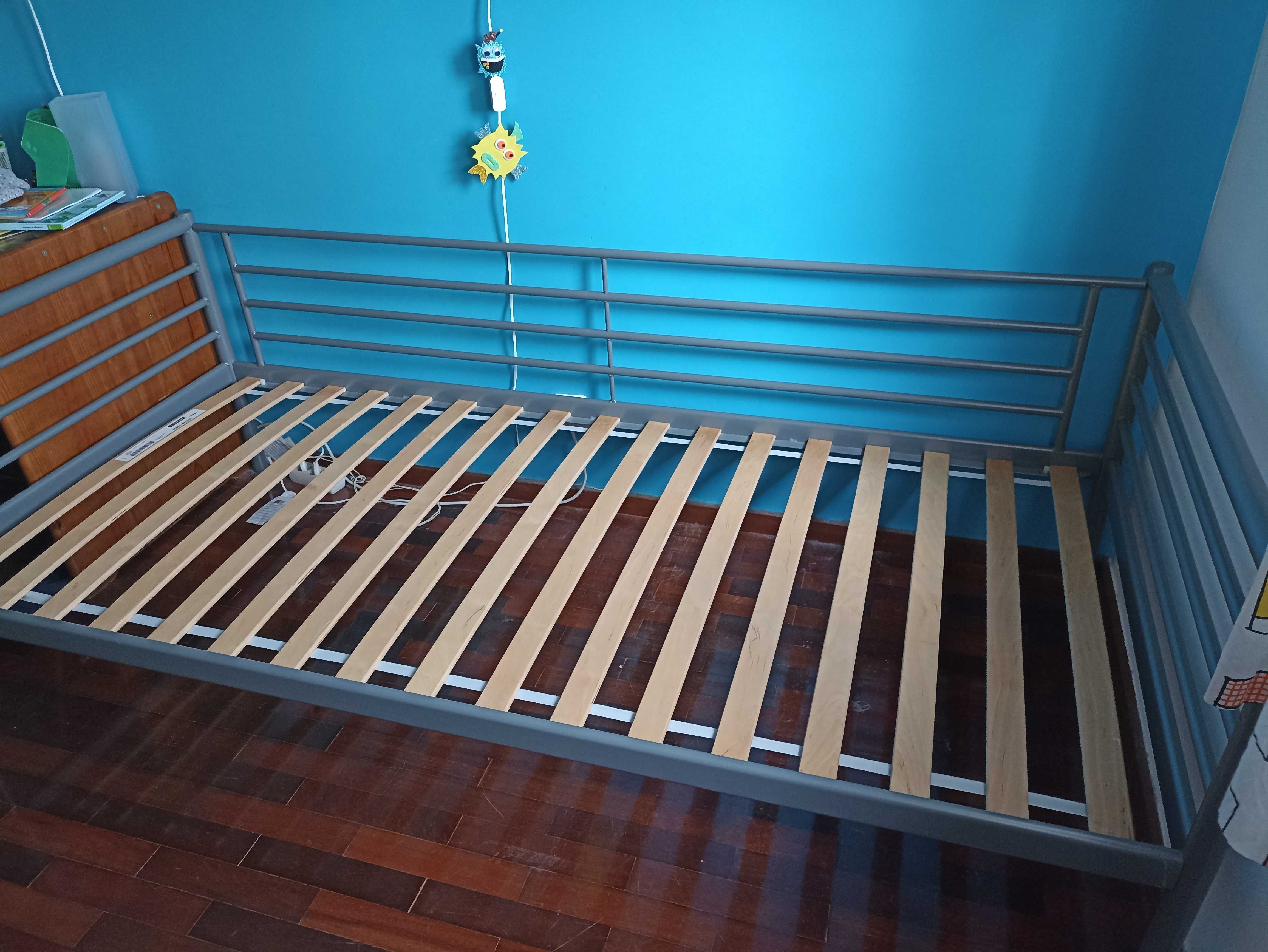 Estrutura de cama + estrado IKEA