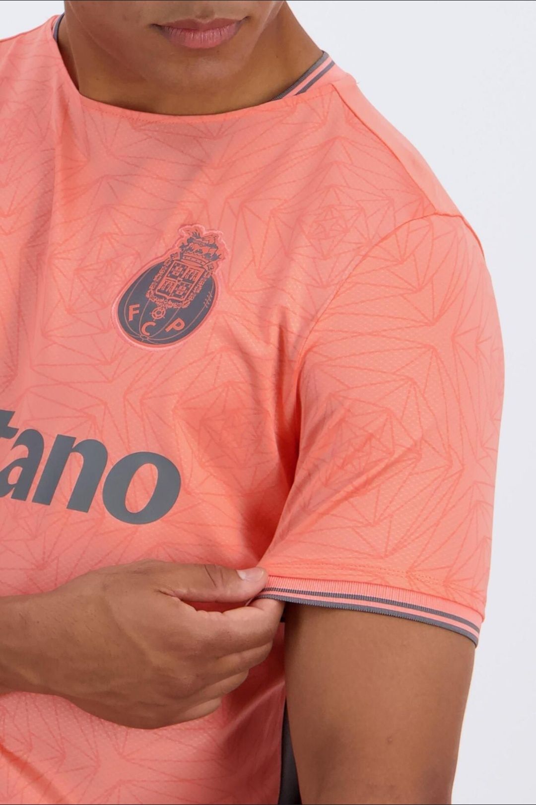 Camisola FC Porto 
Pode pedir mais fotos por mensagem!
Temos vários Ta