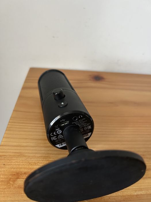 Razer Seiren X pouco usado