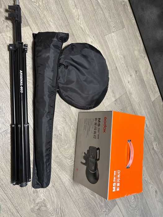 Комплект студійного світла Godox MS200 + парасолька, стійка, відбивач