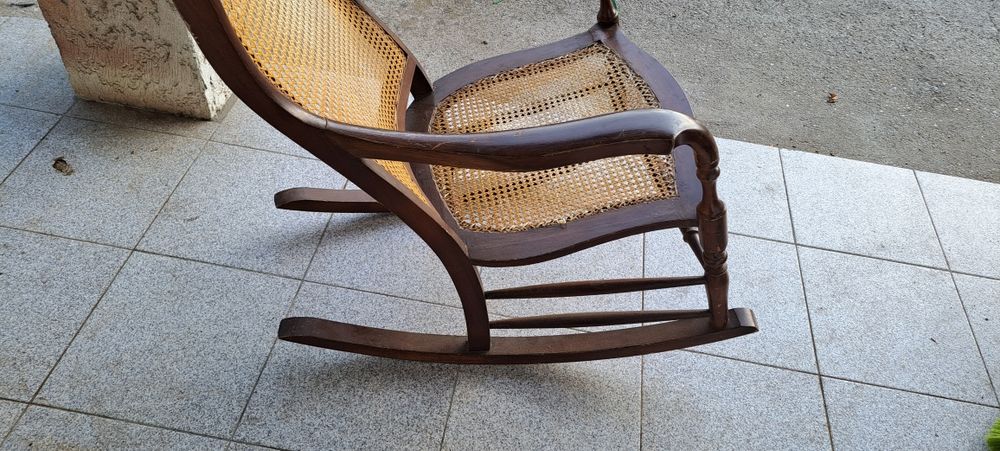 Vários móveis antigos