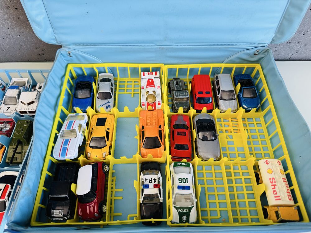 42 resoraki + walizka Matchbox , Majorette, McToy, Maisto i inne
