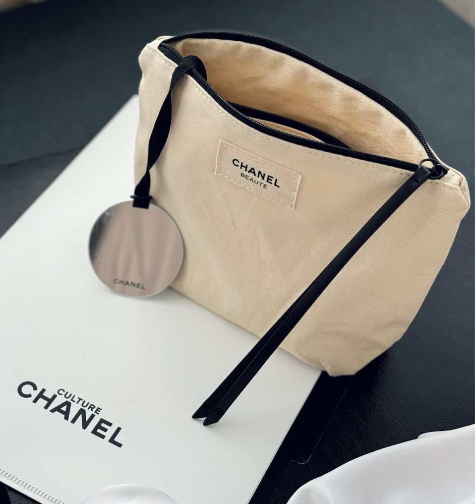 Chanel косметичка з дзеркалом